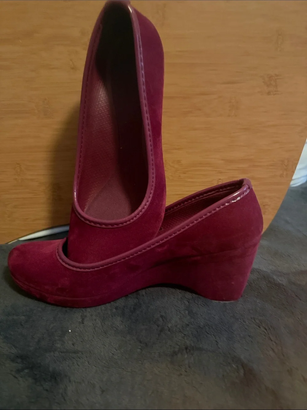 CROCS Women's Fuscia Wedge Flats